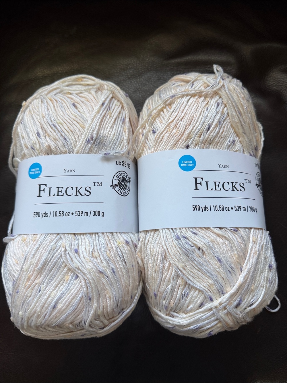 Flecks Yarn in Cream